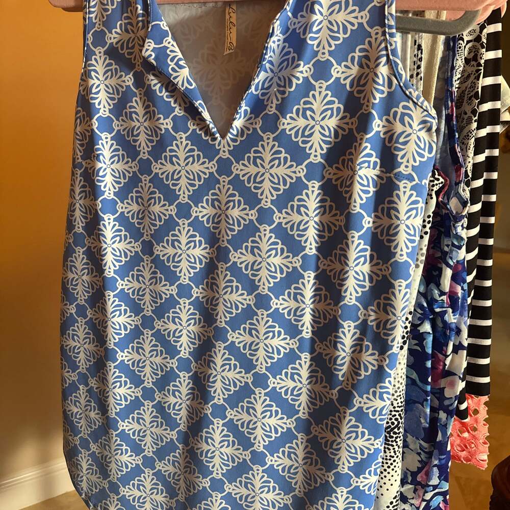 Lulu-B Blue and White Geometric Print Sleeveless UPF 50+ V-Neck Top